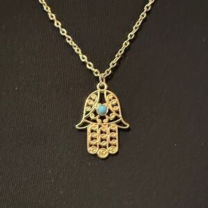 NWOT Gold Hamsa Pendant Necklace